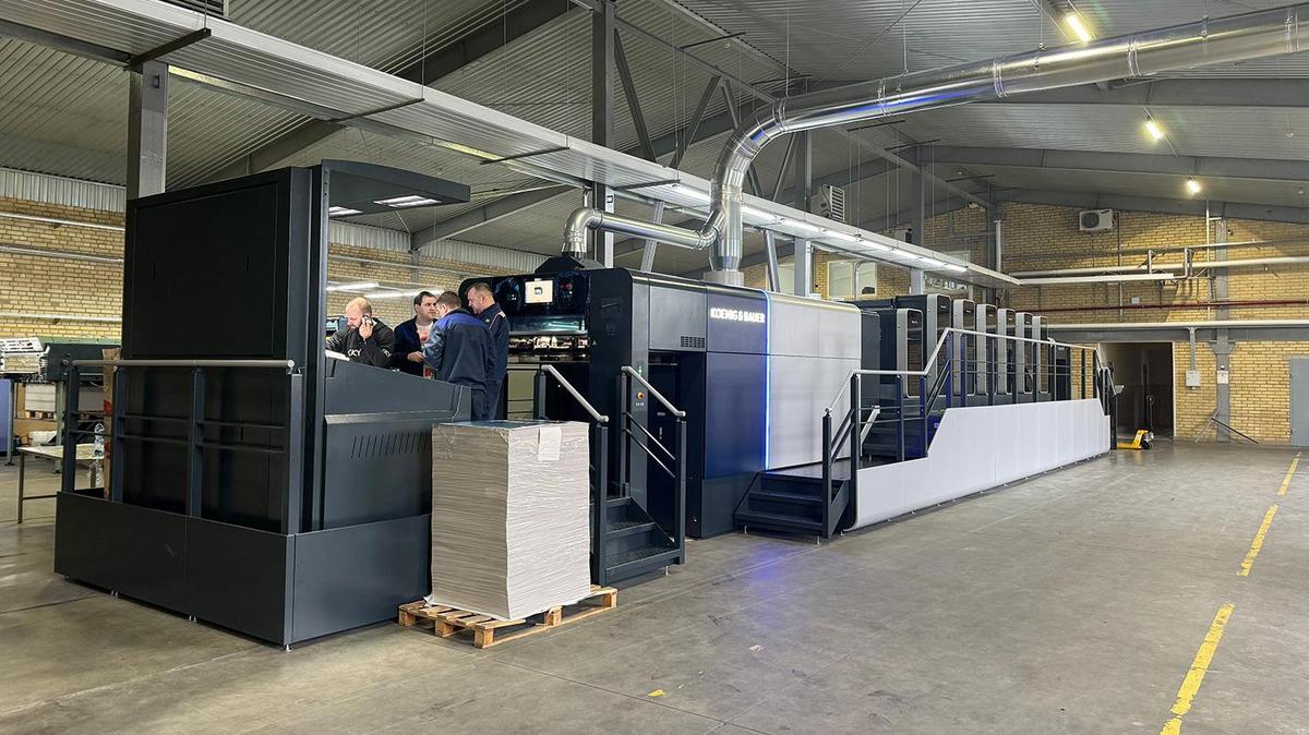 The Rapida 106 has been installed on raised foundations and is ready for production