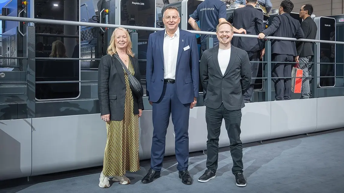 Foto 1: Lisa Smith, Chris Scully und Marcus Short vor Rapida 106 X