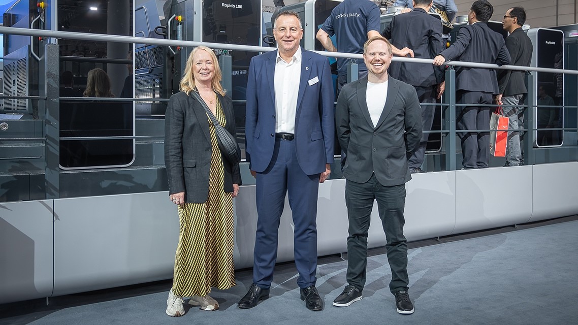 Photo 1: Lisa Smith, Chris Scully and Marcus Short in front of Rapida 106 X