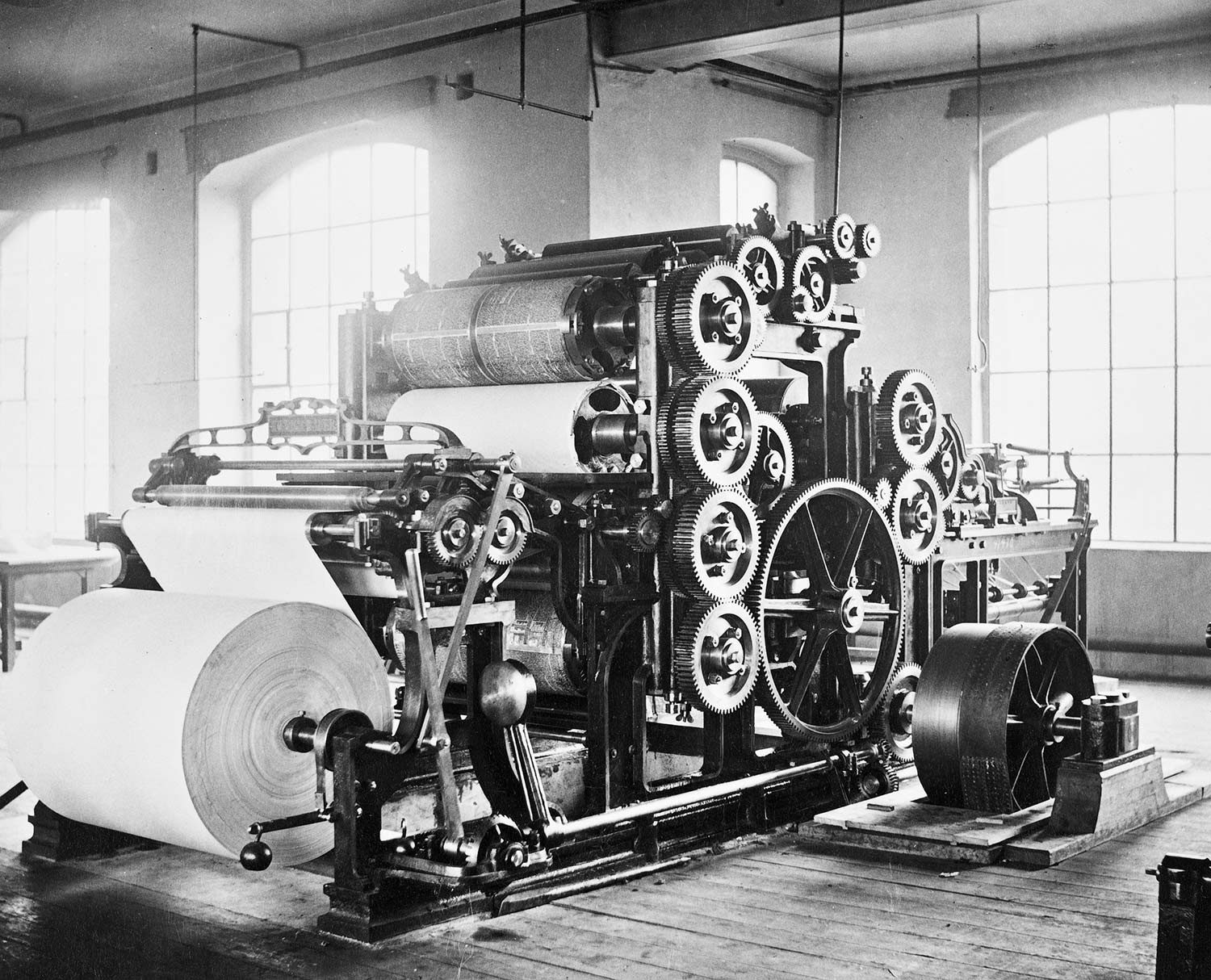 2 первое производство этого. Первая печатная ротационная машина (ф. Кёниг, Германия). Паровой печатный станок Кениг.